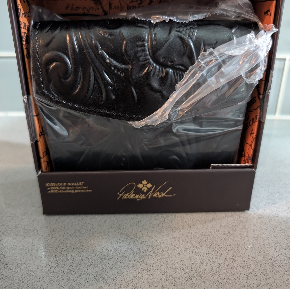 100% Leather Patricia Nash Tooled Bifold Wallet - Picture 12 of 12